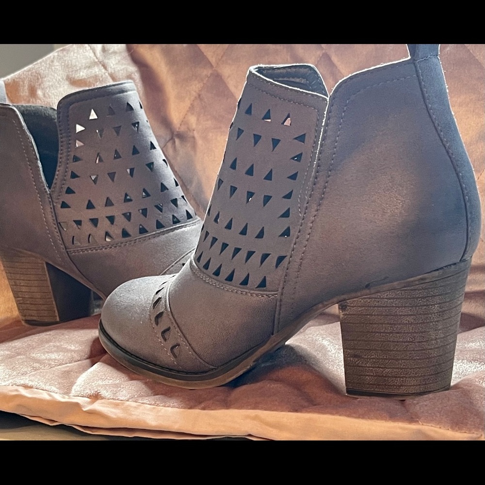 Size 6 1/2 bootie
